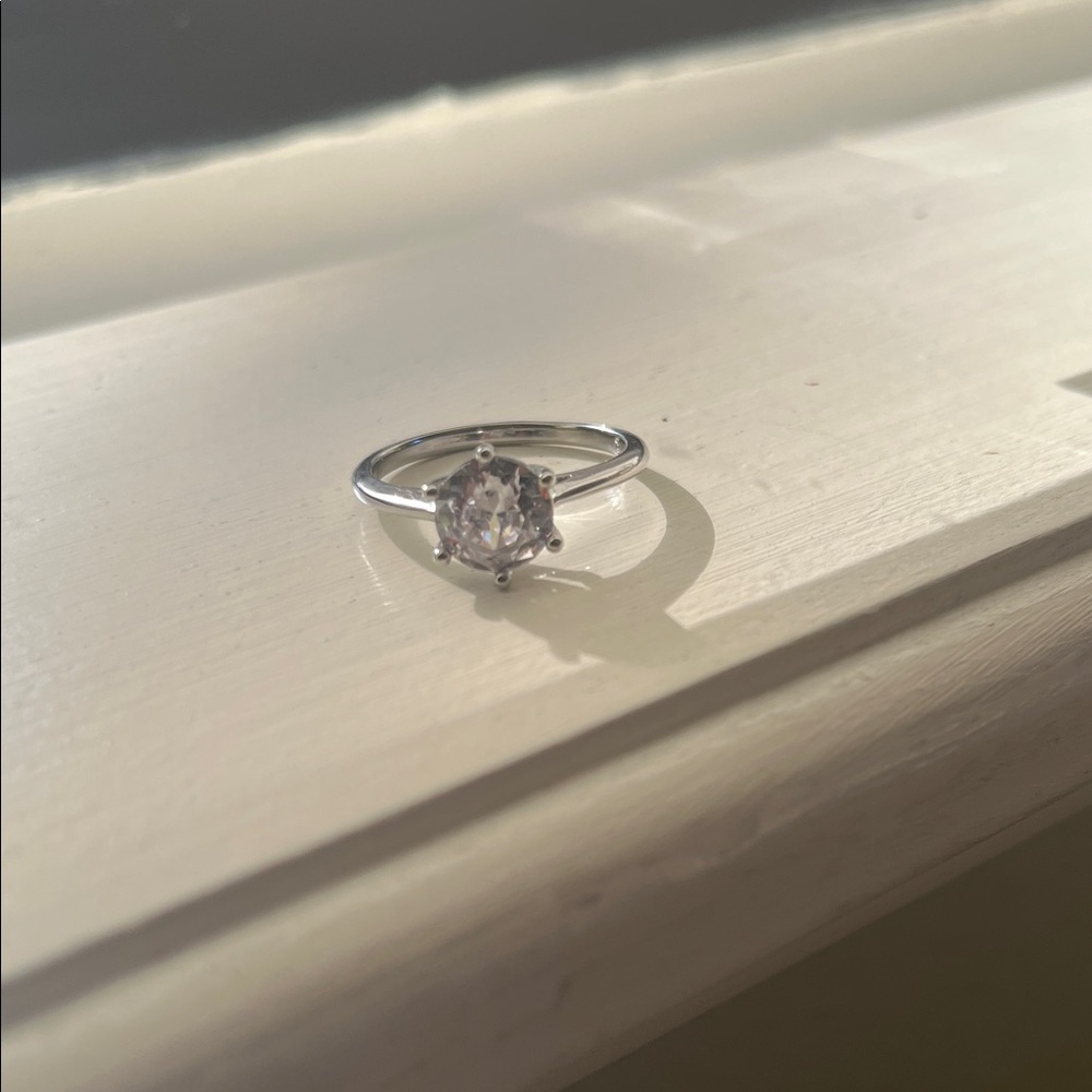Elegant fashion Silver Solitaire Ring NWOT